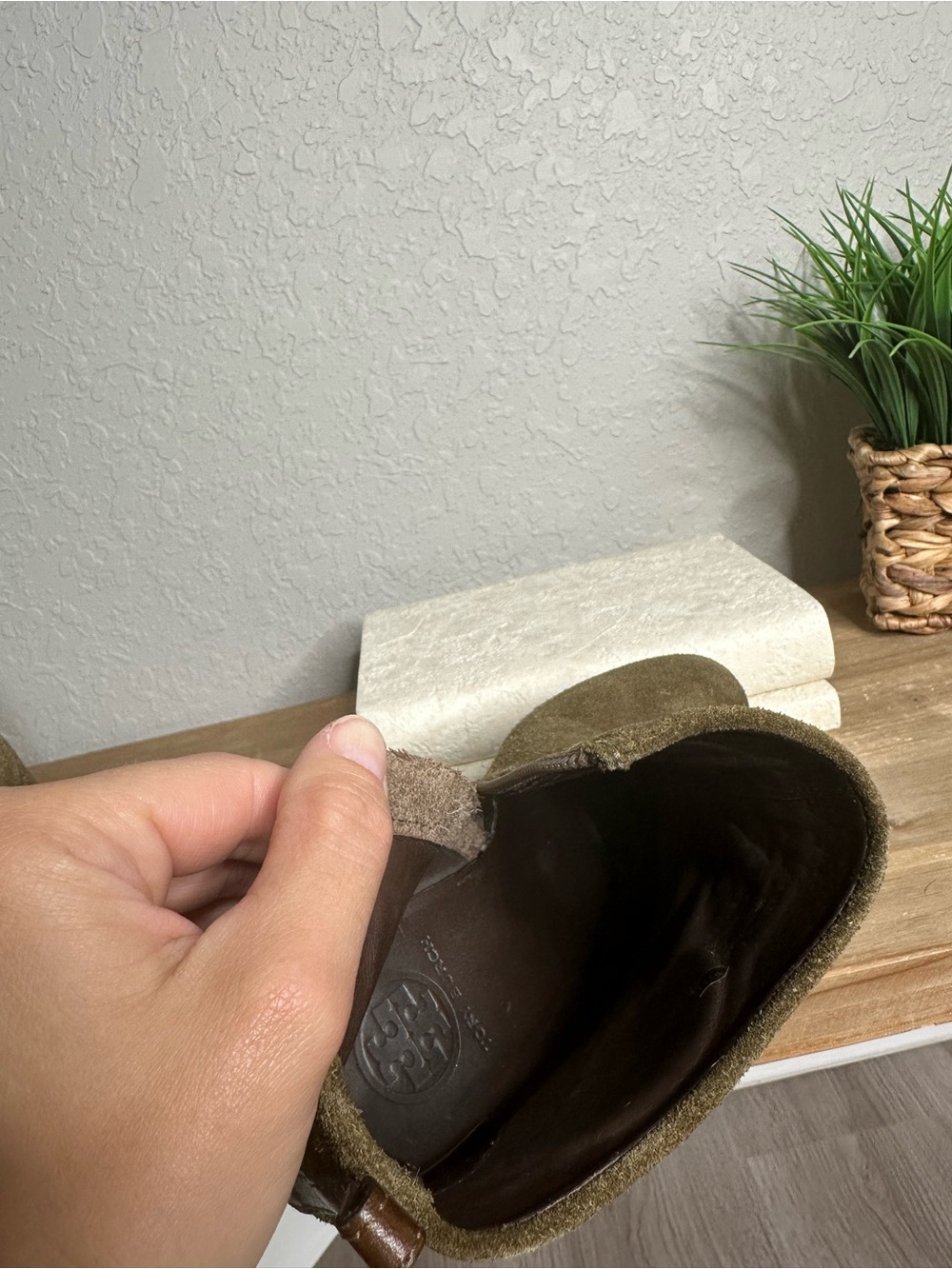Tory Burch olive green suede wood wedge ankle boot with gold TT accent. Size 8.5 - Picture 11 of 15